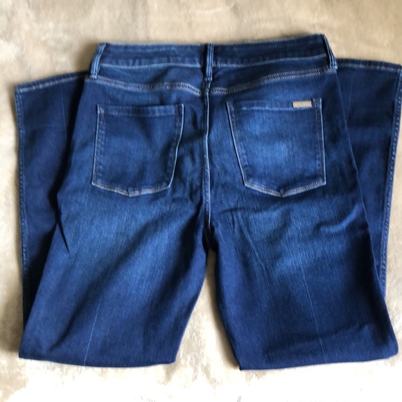 White House Black Market- The Straight Crop - Picture 4 of 8